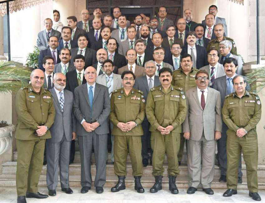 لاہور: انسپکٹر جنرل پولیس پنجاب کیپٹن (ر) عارف نواز خان کے ..