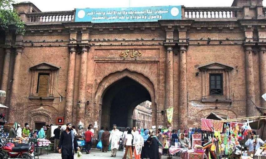 لاہور: تاریخی دیلی گیٹ کا خوبصورت منظر۔