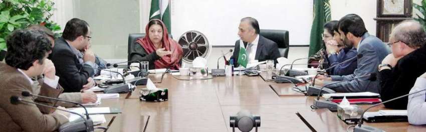 لاہور: صوبائی وزیر صحت ڈاکٹر یاسمین راش اجلاس کی صدارت کررہی ..