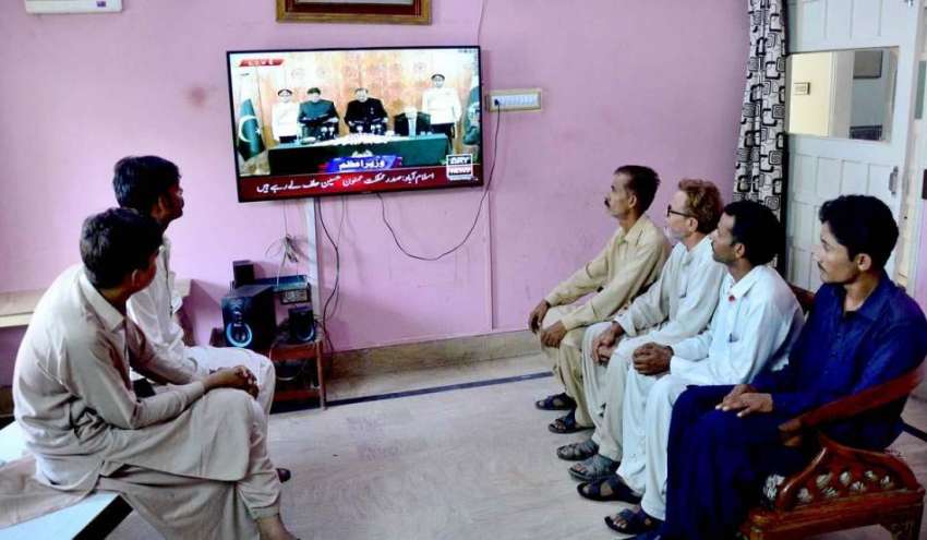 حیدر آباد: شہری ٹی وی پر نو منتخب وزیراعظم کی تقریب حلف برداری ..