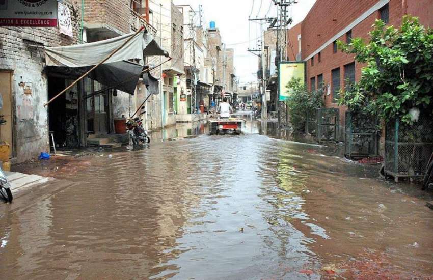 ملتان: منظور آباد کے علاقے میں سیوریج کا پانی انتطامیہ کی ..