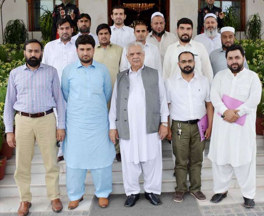 پشاور: گورنر خیبر پختونخوا انجینئر اقبال ظفر جھگڑا کے ہمراہ ..