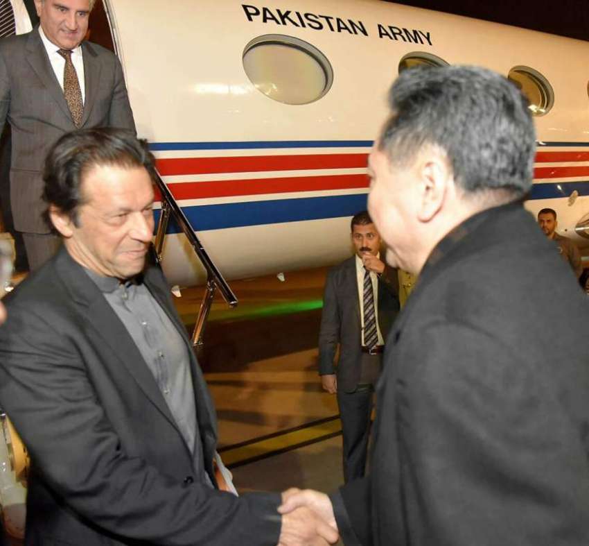 بیجنگ: وزیر اعظم عمران خان کا پہنچنے پر چینی وزیر ٹرانسپورٹ ..