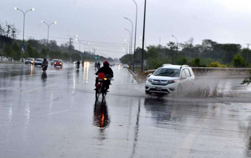 اسلام آباد: وفاقی دارالحکومت میں ہونے والی بارش کے پانی ..