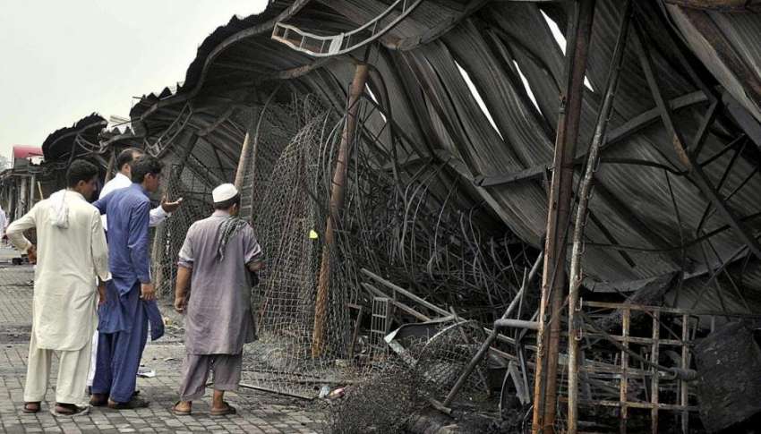 اسلام آباد: سستا بازار میں آگ سے متاثرہ سٹالز کا منظر۔