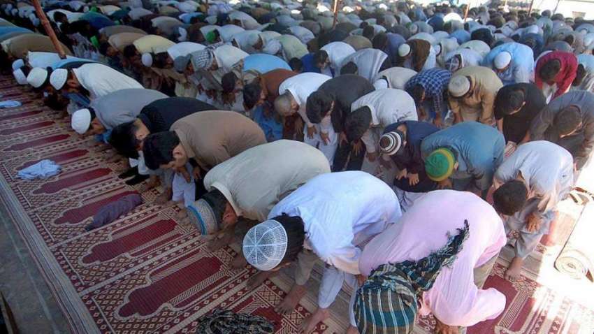 راولپنڈی: شہری ماہ رمضان کے دوسرے جمعتہ المبارک کی ادائیگی ..