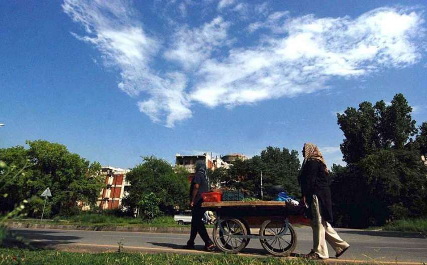 اسلام آباد: وفاقی دارالحکومت میں ریڑھی بان پھیری لگا کر ..