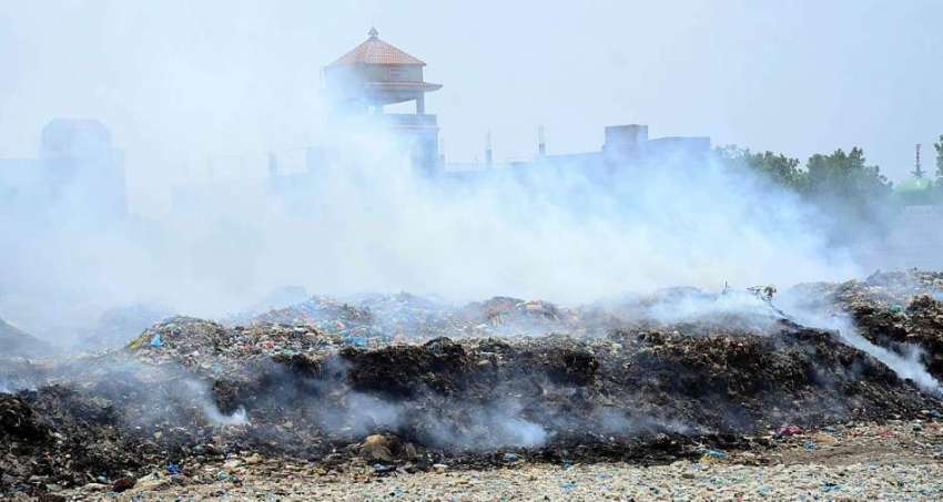 حیدر آباد: کچرے کے ڈھیر کو لگی آگ سے نکلنے والا دھواں فضائی ..