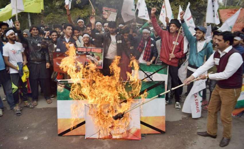 لاہور: یوتھ فار کشمیر کے زیر اہتمام احتجاجی مظاہرے میں بھارتی ..