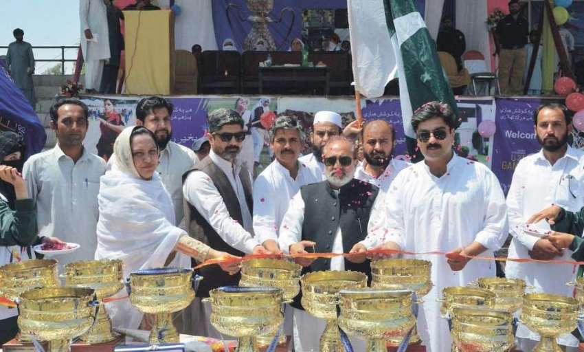 پشاور: کمشنر ڈیرہ اسماعیل خان غفور بیگ انڈر23گیمز کا باضابطہ ..