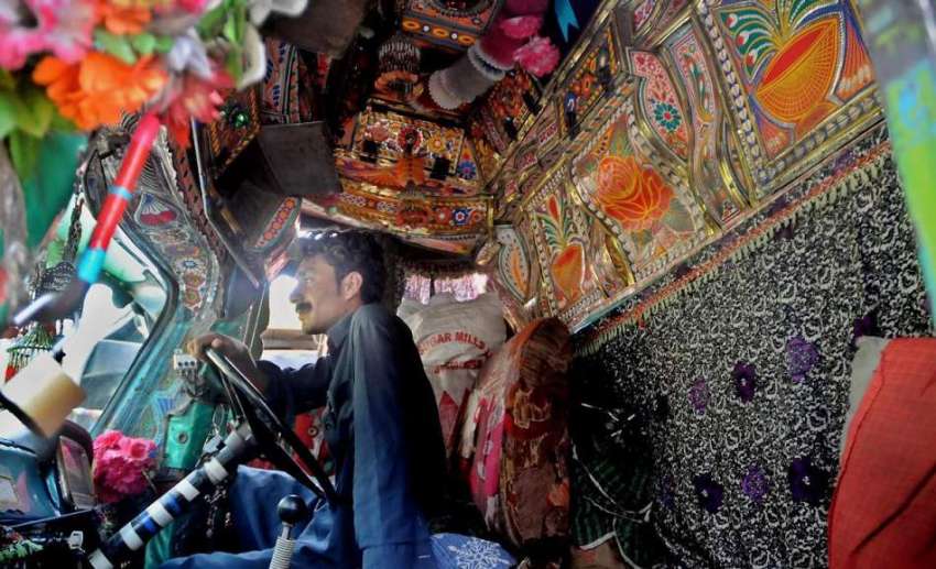 راولپنڈی: پاکستان ٹرکوں کو سجانے کے حوالے سے دنیا بھر میں ..