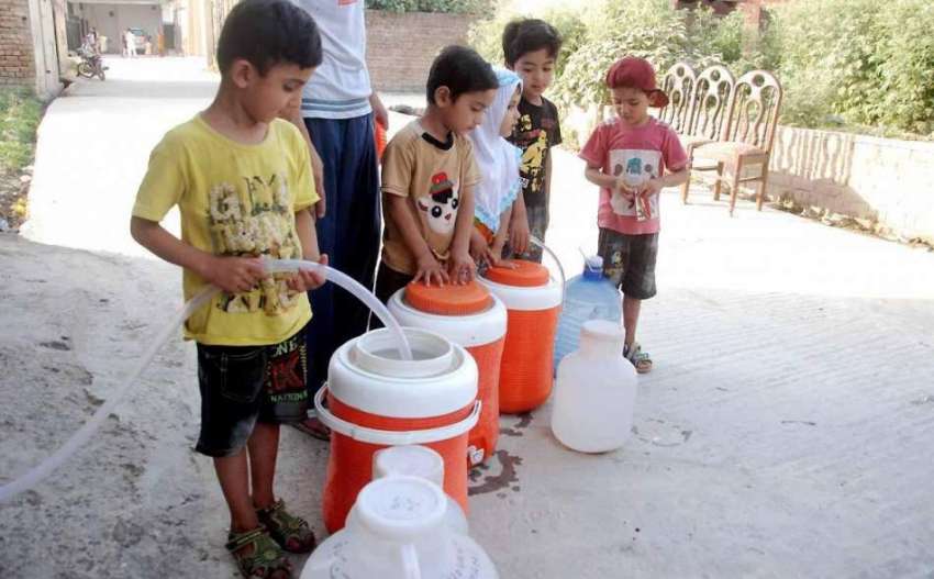 راولپنڈی: چکری روڈ شعبان کالونی میں پانی کی قلت کے باعث کمسن ..