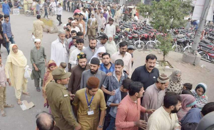لاہور: حضرت داتا گنج بخش(رح) کے سالانہ عرس میں شرکت کے لیے ..