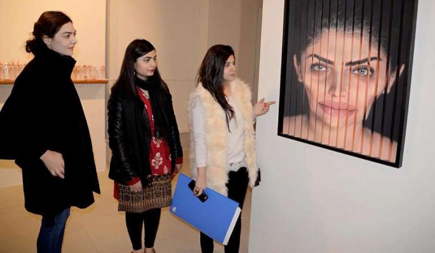 راولپنڈی: نیشنل کالج آف آرٹس میں طالبات سابق تحصیل ناظم ..
