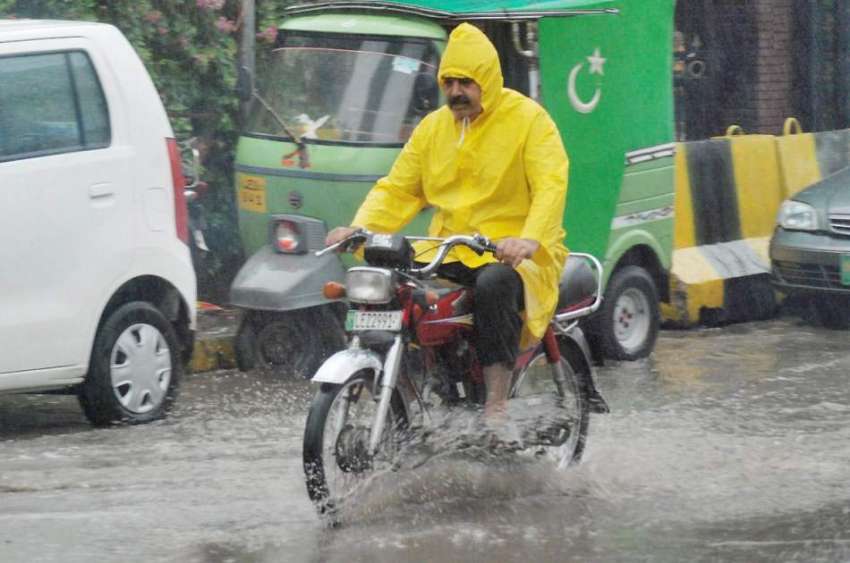 لاہور:صوبائی رارالحکومت میں ہونیوالی موسلا دھار بارش کے ..