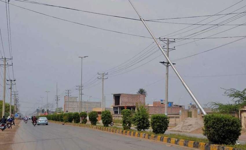 فیصل آباد: معروف شاہراہ اسماعیل روڈ پر لگے سٹریٹ لائٹس کے ..