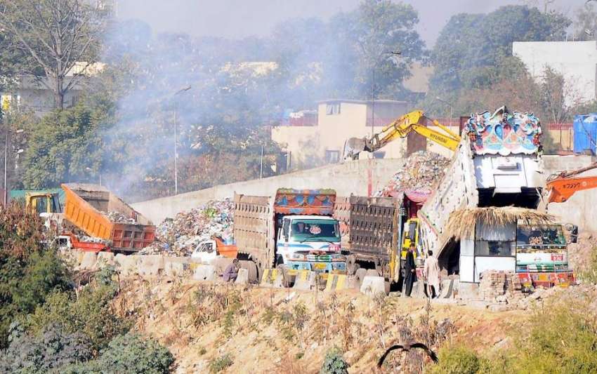 راولپنڈی: ویسٹ مینجمنٹ کمپنی کی نااہلی، کچرے کو آگ لگائی ..