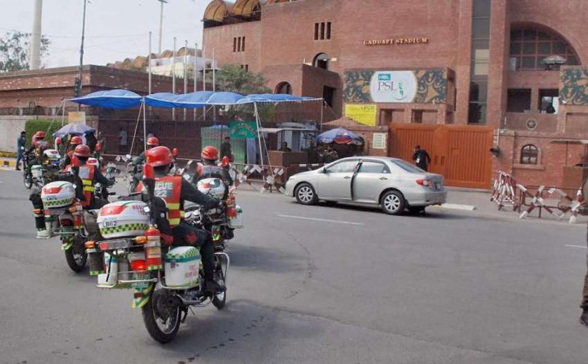لاہور: ریسکیو1122کے اہلکار میچرز کے دوران کسی بھی ہنگامی صورتحال ..