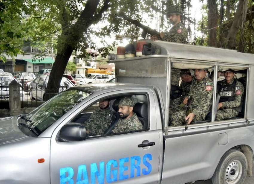 لاہور: صدارتی انتخاب کے موقع پر رینجرز کی گاڑیاں پنجاب اسمبلی ..