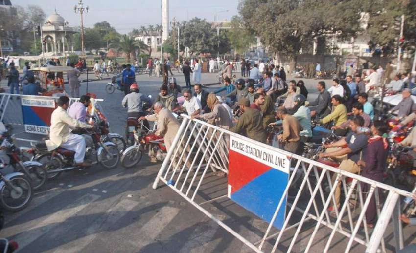 لاہور: انصاف سٹوڈنٹس فیڈریشن کے مال روڈ پر احتجاج کے باعث ..