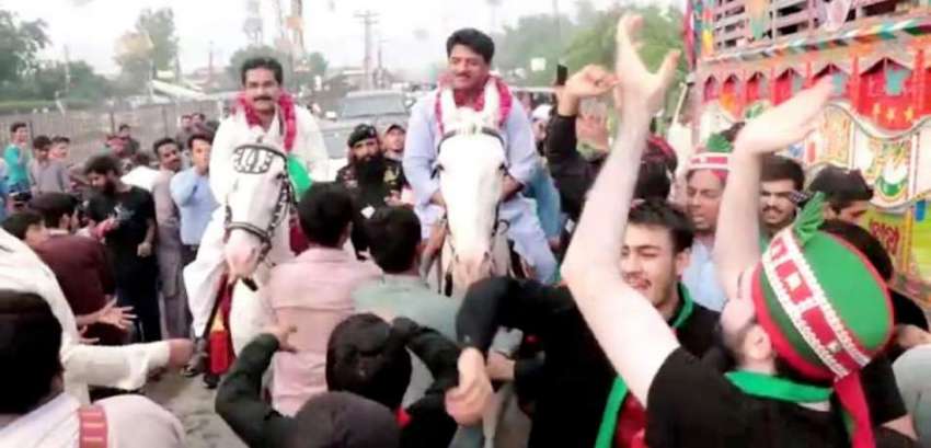 لاہور: تحریک انصاف کے حلقہ این اے127سے امیدوار جمشید اقبال ..