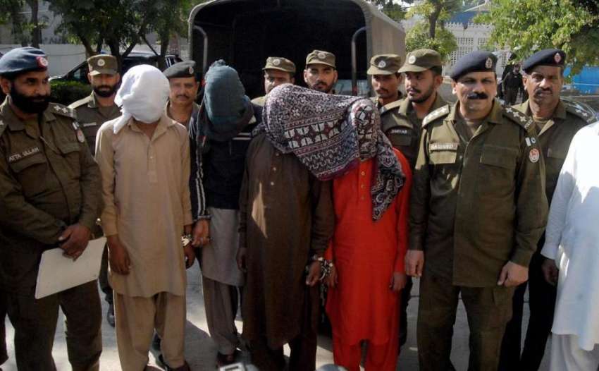 راولپنڈی: اغواہ برائے تاوان میں گرفتار ملزمان پولیس کی حراست ..