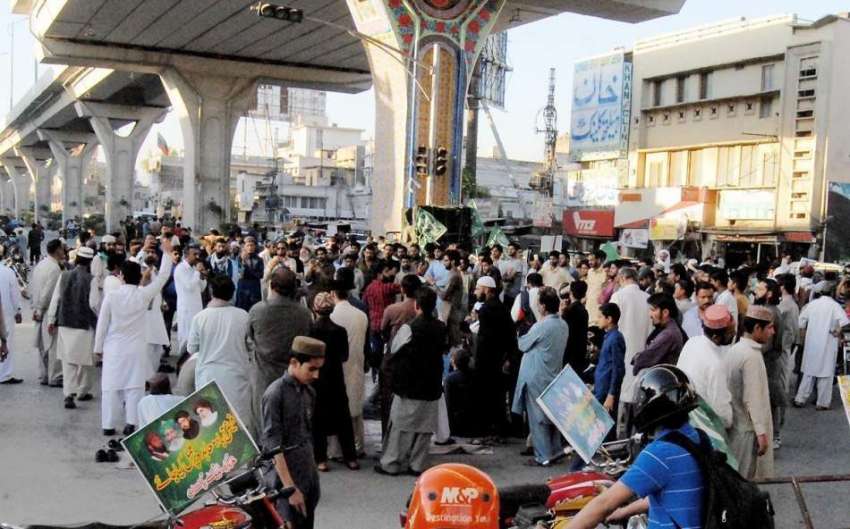 راولپنڈی: تحریک لبیک کے کارکنان لیاقت باغ چوک میں اپنے مطالبات ..