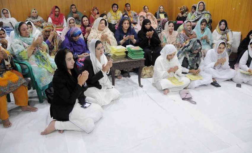 اسلام آباد: مسلم لیگ (ن) خواتین کی رہنماء نصرت عامر کے زیر ..