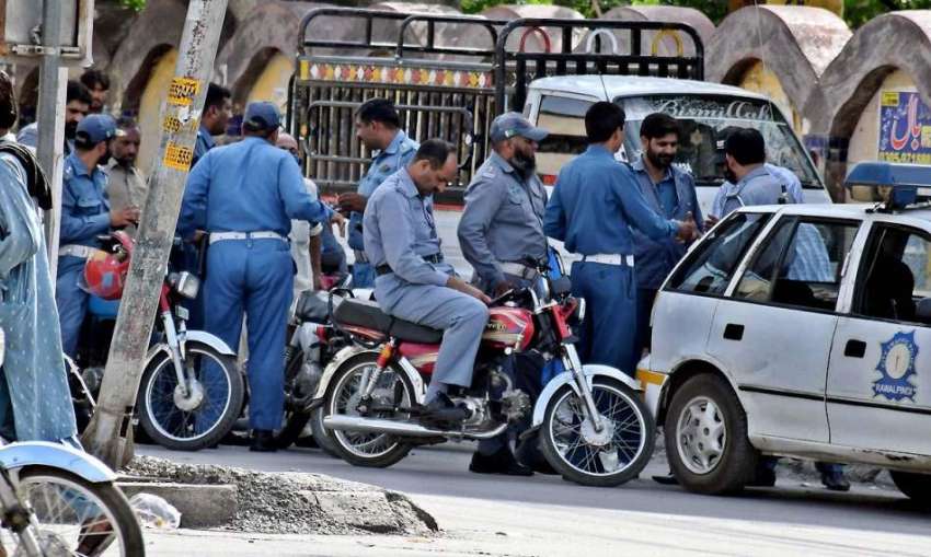 راولپنڈی: مری روڈ اور لیاقت رو ڈ کی بے ہنگم ٹریفک کی پرواہ ..