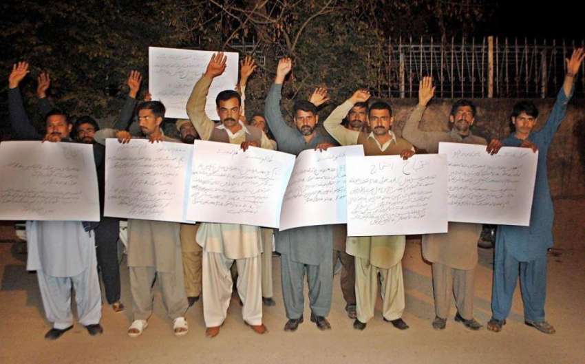 راولپنڈی: سادات کالونی واہ کینٹ کے رہائشی پریس کلب کے باہر ..