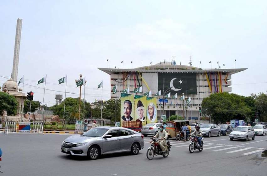 لاہور: یوم جشن آزادی کی آمد کے موقع پر واپڈا ہاؤس کی عمارت ..