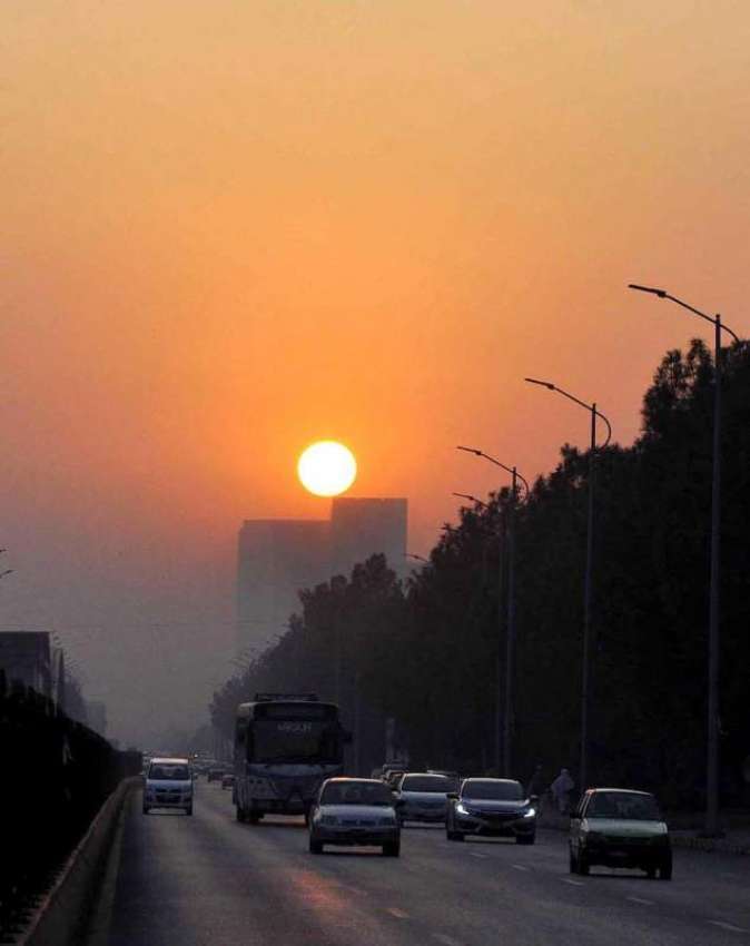 اسلام آباد: وفاقی دارالحکومت میں شام کے وقت غریب آفتاب کا ..