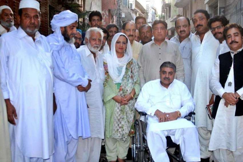 راولپنڈی: پیپلز پارٹی کی رہنما سمیرا گل الیکشن مہم چلانے ..