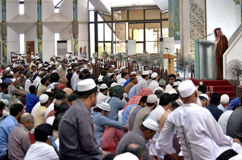 اسلام آباد: فیصل مسجد میں رمضان المبارک کے پہلے جمعہ کے موقع ..