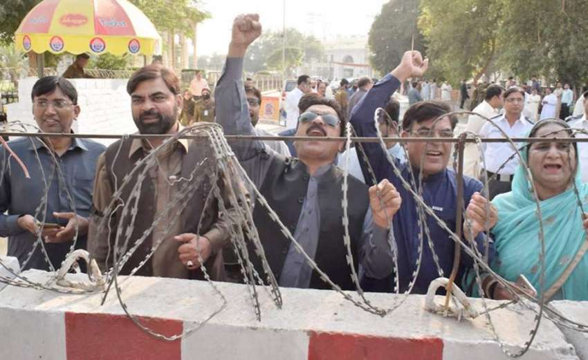 لاہور: پنجاب اسمبلی میں داخلے پرپابندی کا شکار (ن) لیگ کے ..