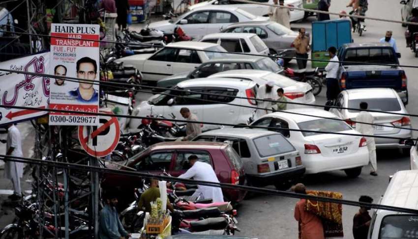 راولپنڈی: چاندنی چوک میں نو پارکنگ پر کھڑی گاڑیوں کے باعث ..