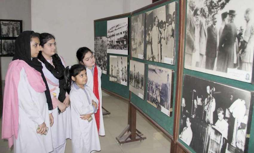 لاہور: نظریہ پاکستان ٹرسٹ کے دورے پر آئے مقامی سکول کے بچے ..