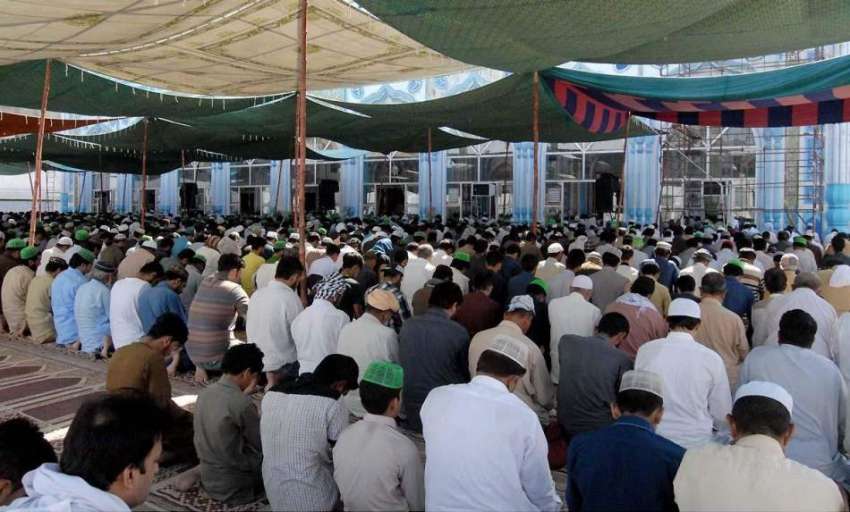 راولپنڈی: قدیمی جامع مسجد میں شہری ماہ رمصان کے دوسرے جمعتہ ..