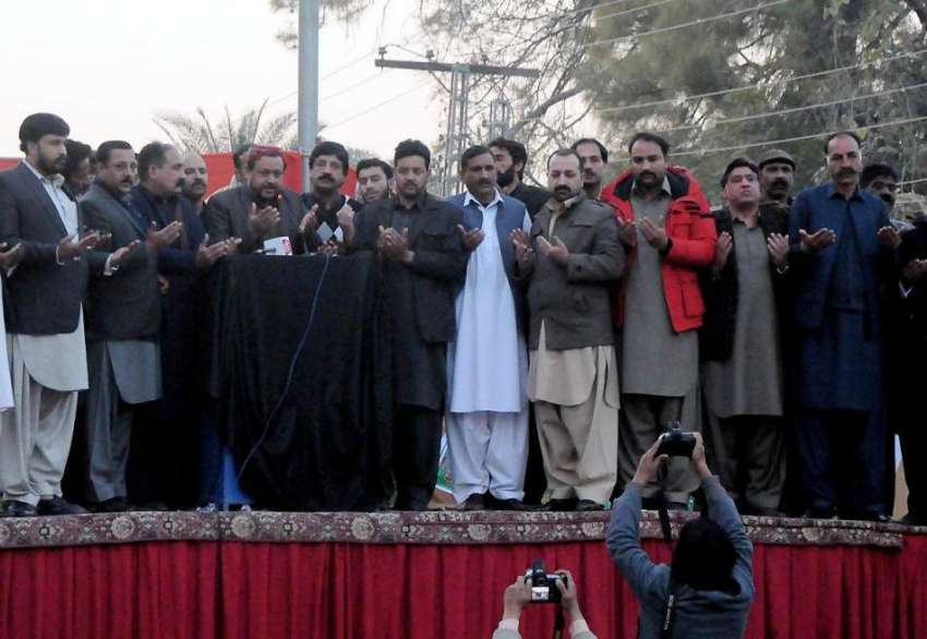 راولپنڈی: بینظیر بھٹو کی برسی کے موقع پر مقامی رہنما و کارکنان ..