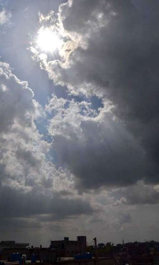 اسلام آباد: وفاقی دارالحکومت میں آسمان پر چھائے گہرے بادلوں ..