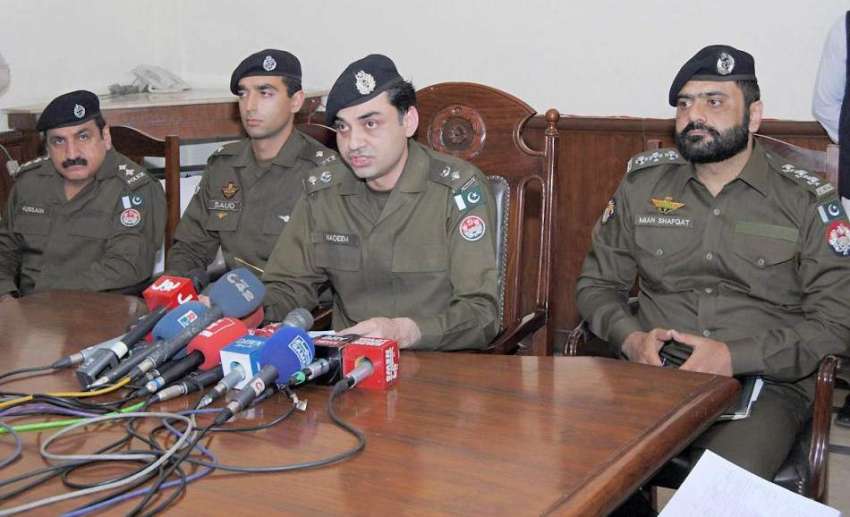 لاہور: ایس پی سی آئی اے سید ندیم عباس پریس کانفرنس کر رہے ..