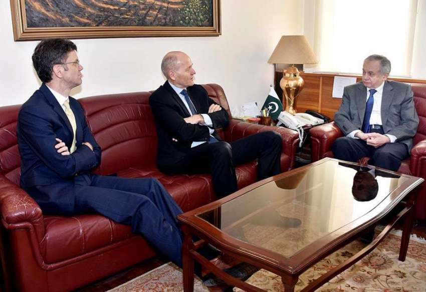 اسلام آباد: وزیر اعظم کے مشیر عبدالرزاق داؤد سے ٹیلی نار ..