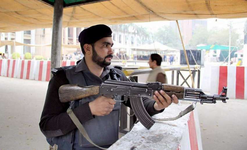 لاہور: پنجاب اسمبلی میں سینیٹ انتخابات کے موقع پر پولیس ..