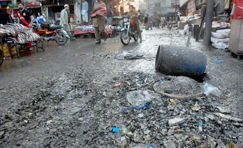 لاہور: مچھلی منڈی میں گندگی کا منظر۔