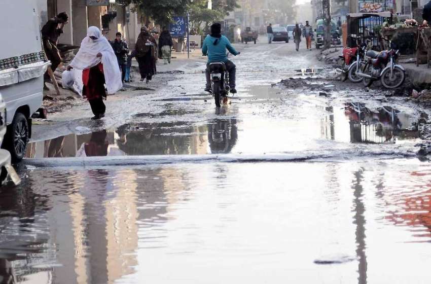اسلام آباد: غوری ٹاؤن روڈ پر گندا پانی جمع ہے جس سے اہل علاقہ ..