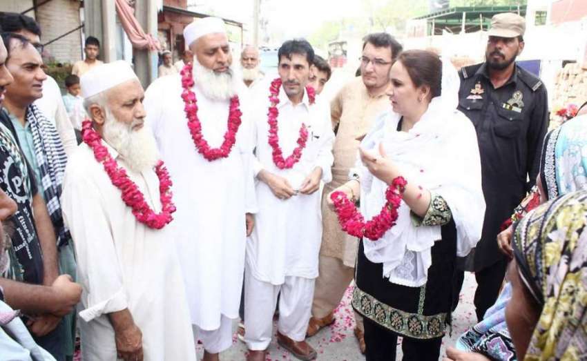 لاہور: تحریک انصاف ویمن ونگ ایگزیکٹو کونسل کی ممبر مسرت ..