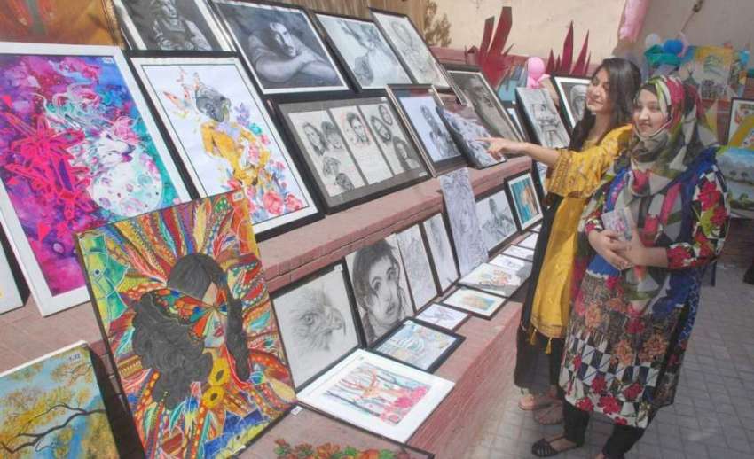 لاہور: شیخ زید میڈیکل اینڈ ڈینٹل کالج میں فیسٹیول کے موقع ..