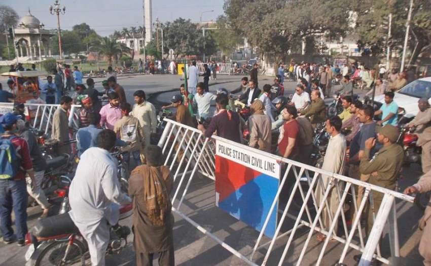 لاہور: انصاف سٹوڈنٹس فیڈریشن کے مال روڈ پر احتجاج کے باعث ..