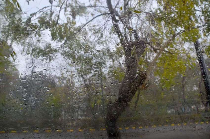 اسلام آباد: وفاقی دارالحکومت میں ہونیوالی بارش کا منظر۔