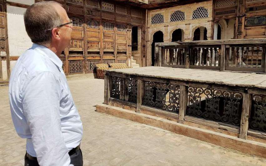پشاور: جرمن سفیر مارٹن کوبلر گور گھٹڑی میں تاریخی عمارتوں ..